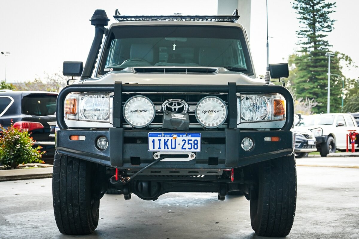 Toyota Landcruiser image 3