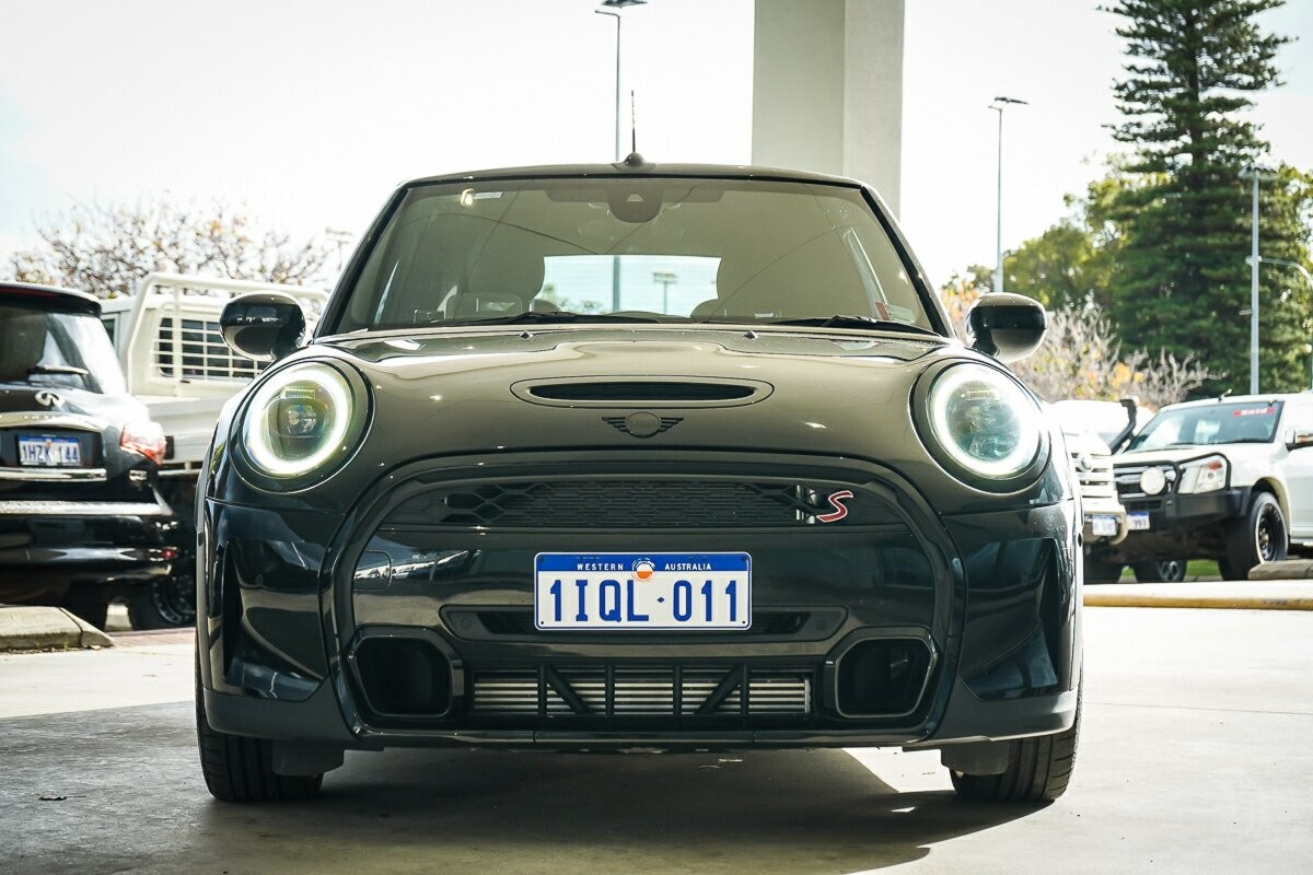 Mini Convertible image 3
