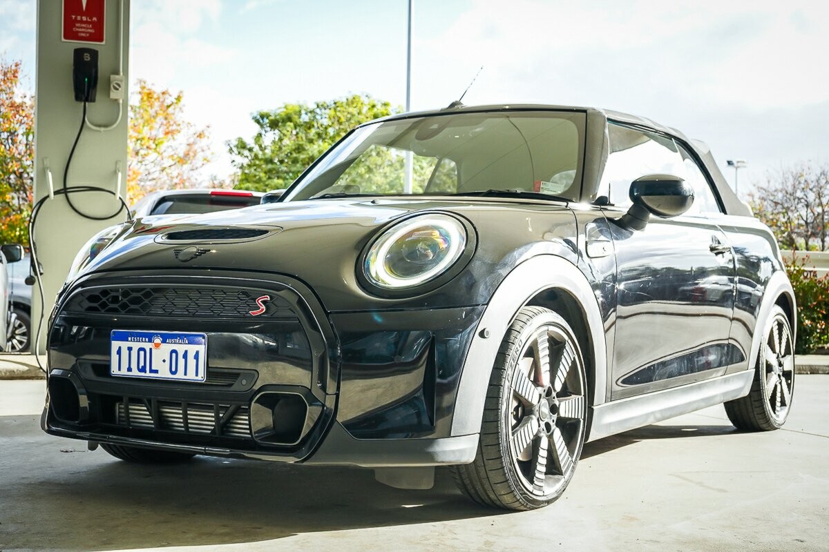 Mini Convertible image 4