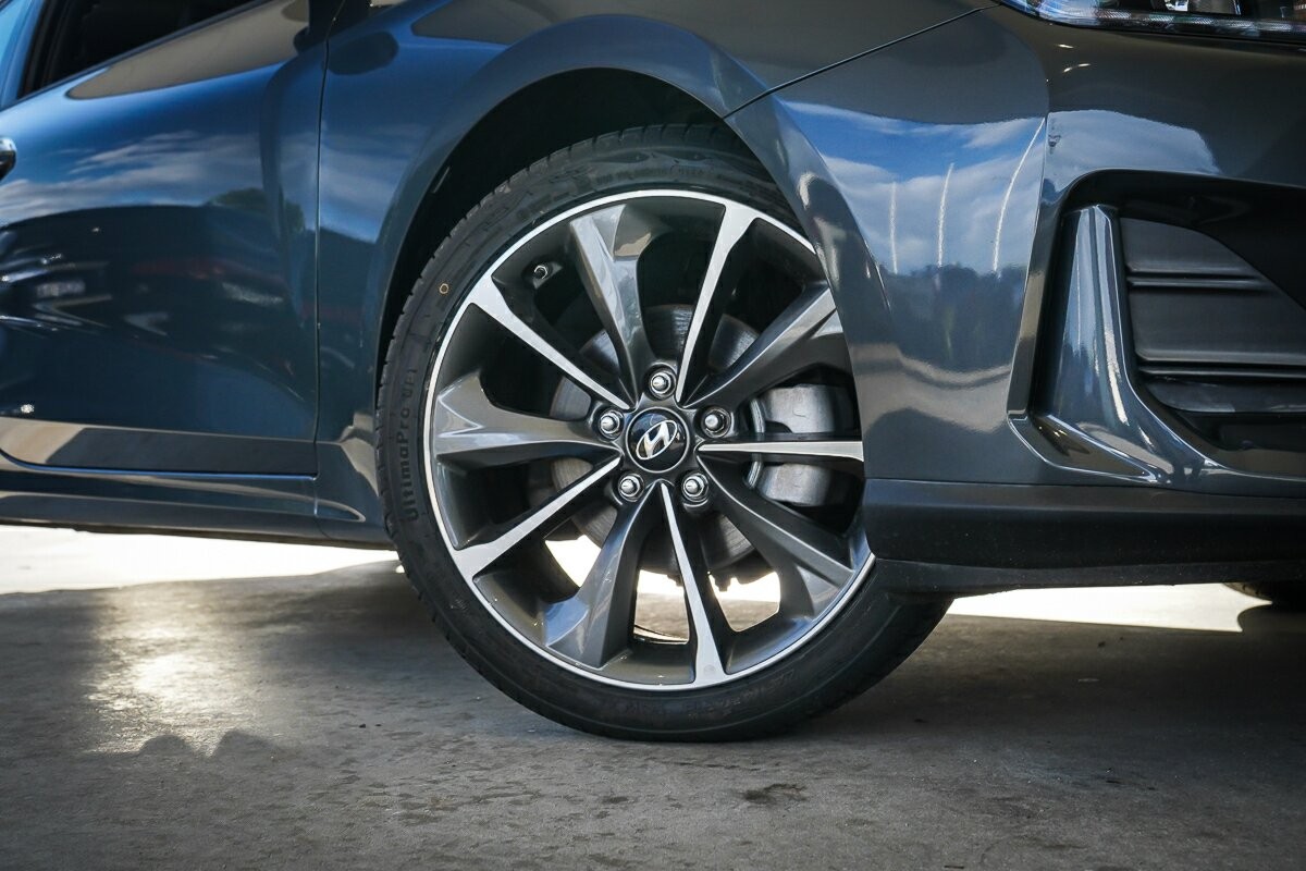 Hyundai Veloster image 2