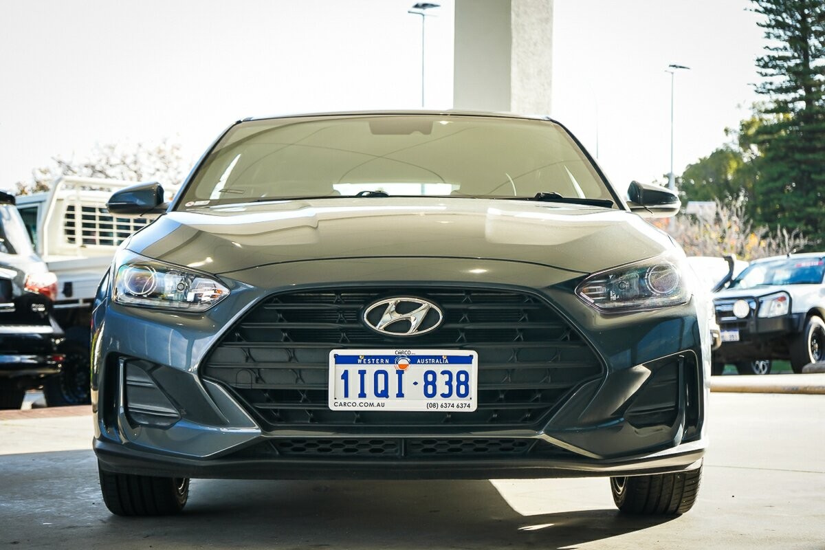 Hyundai Veloster image 3