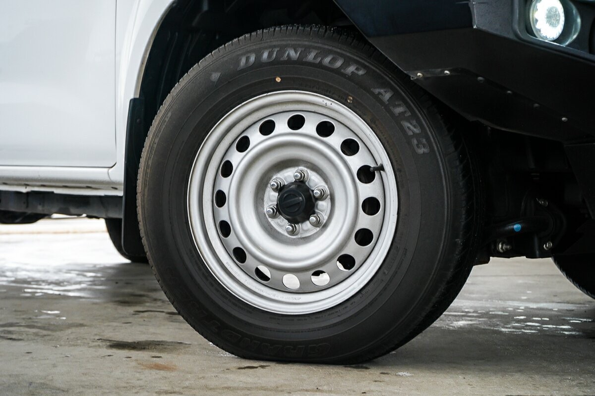 Nissan Navara image 2