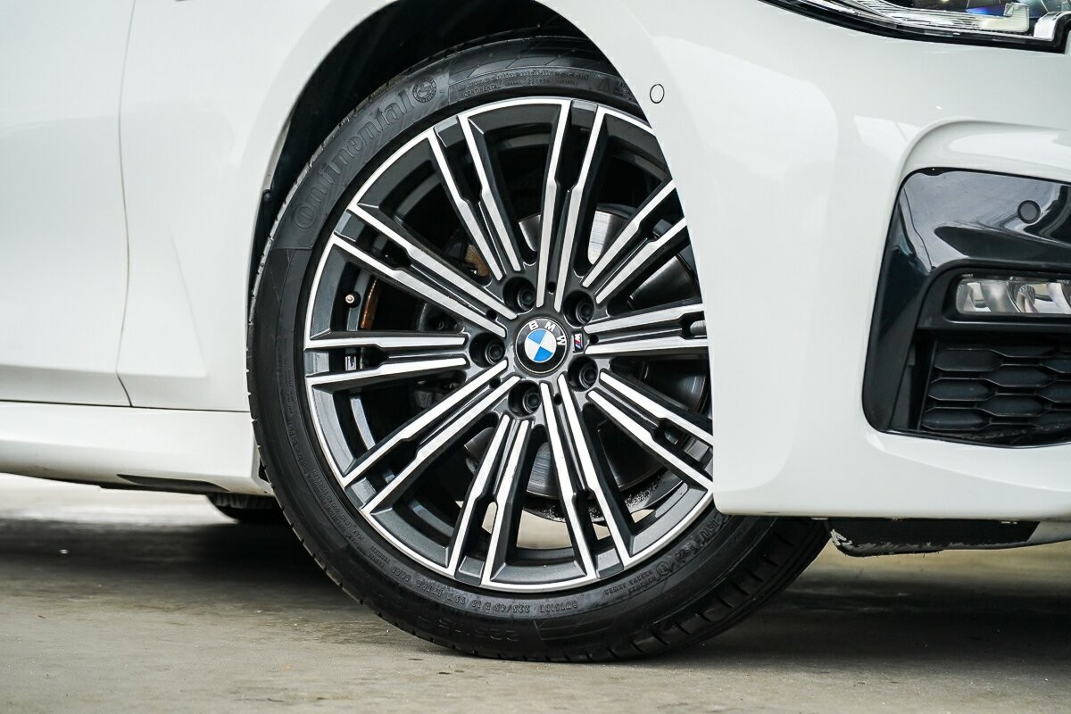 BMW 3 Series image 2