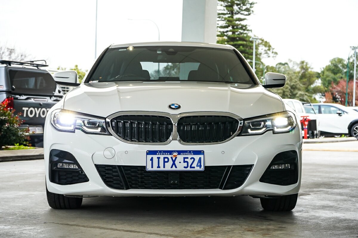 BMW 3 Series image 3