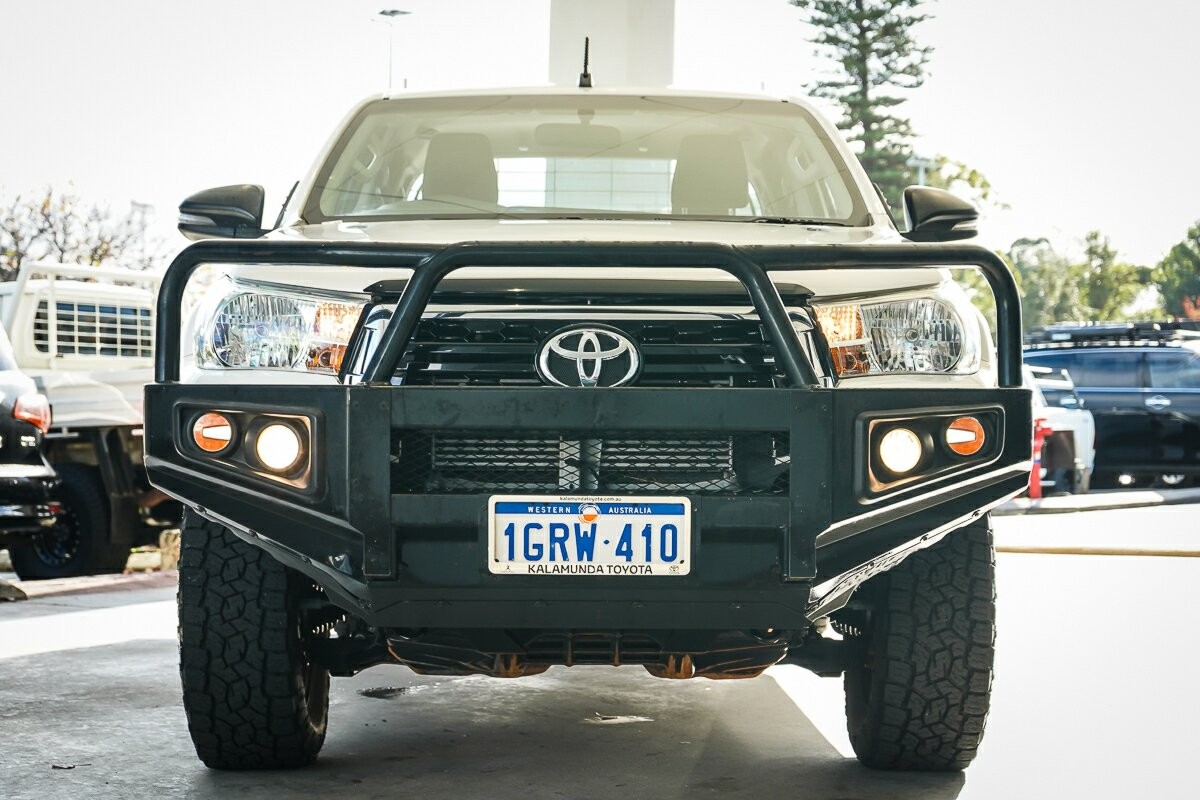 Toyota Hilux image 3