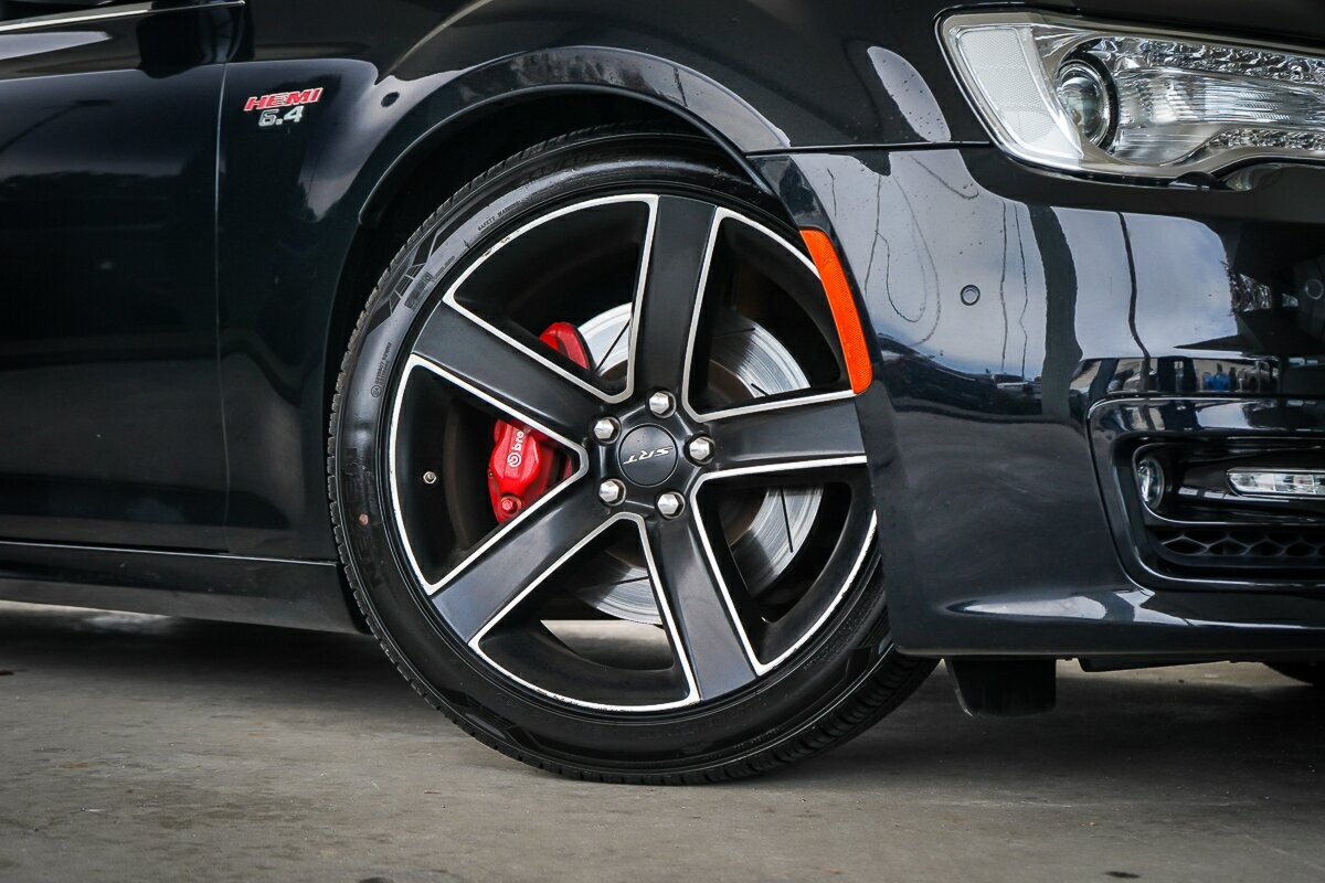 Chrysler 300 image 2