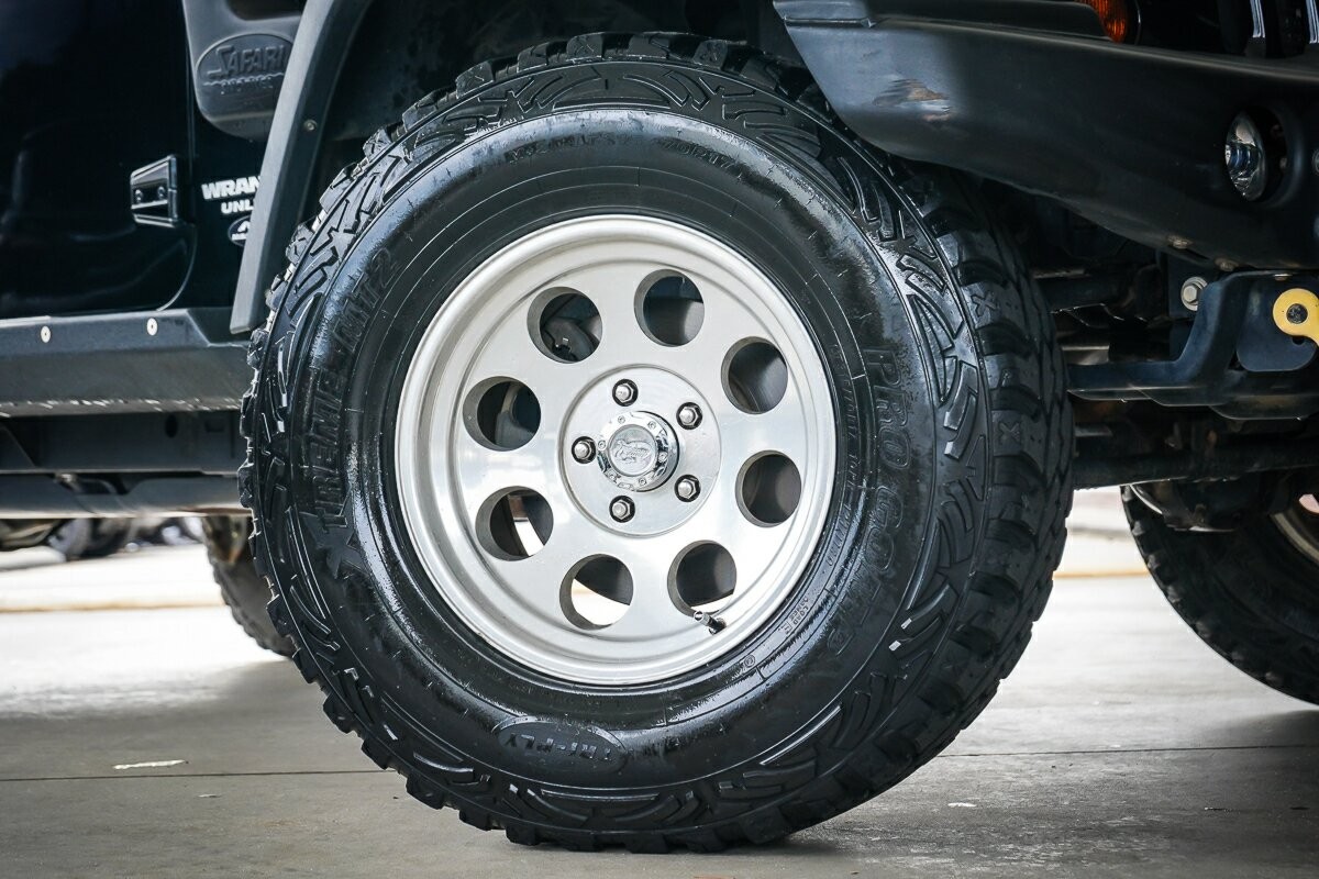 Jeep Wrangler image 2