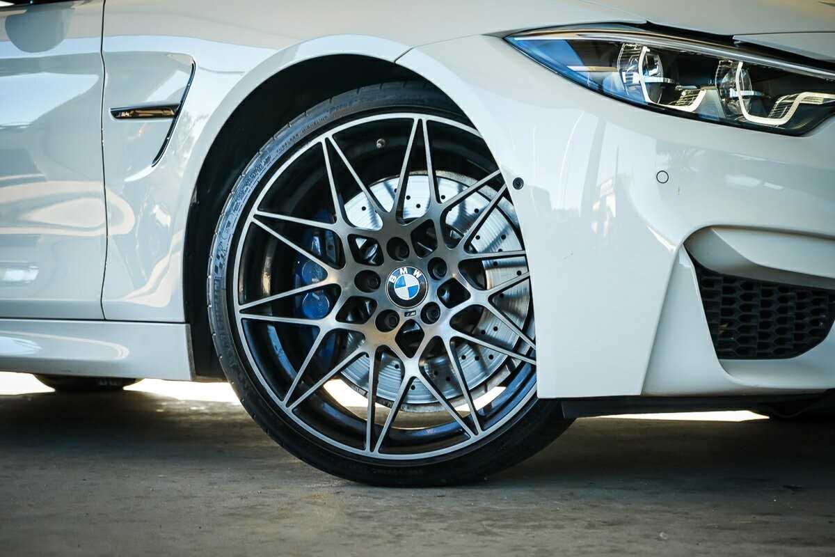 BMW M4 image 2