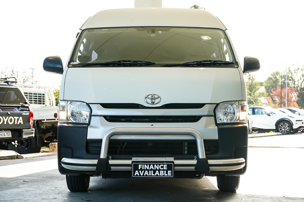 Toyota Hiace image 3