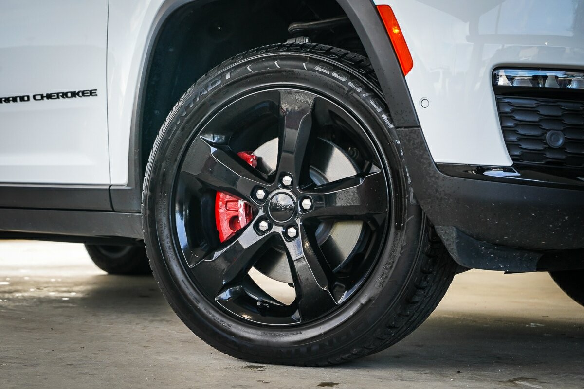 Jeep Grand Cherokee image 2