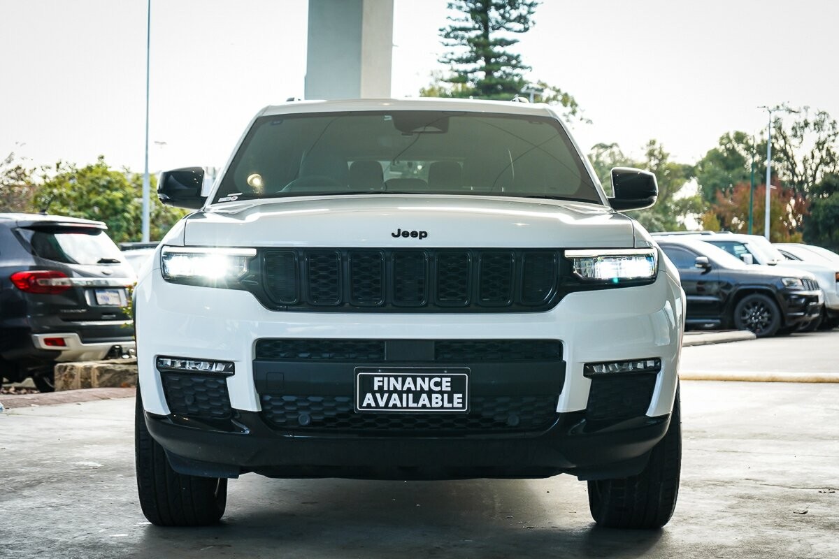 Jeep Grand Cherokee image 3