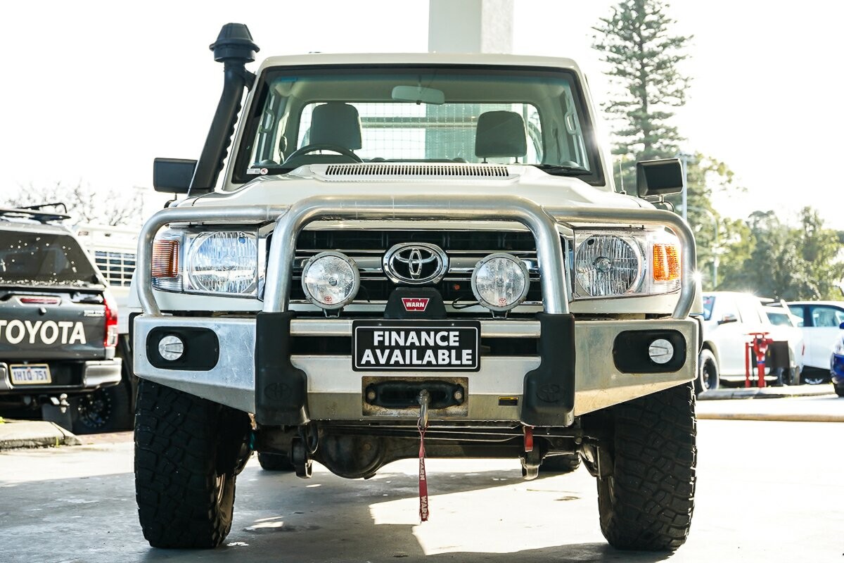 Toyota Landcruiser image 3
