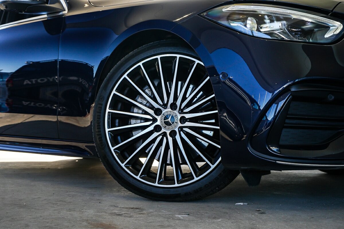 Mercedes Benz C-class image 2