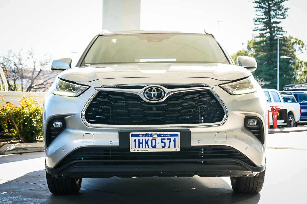 Toyota Kluger image 3