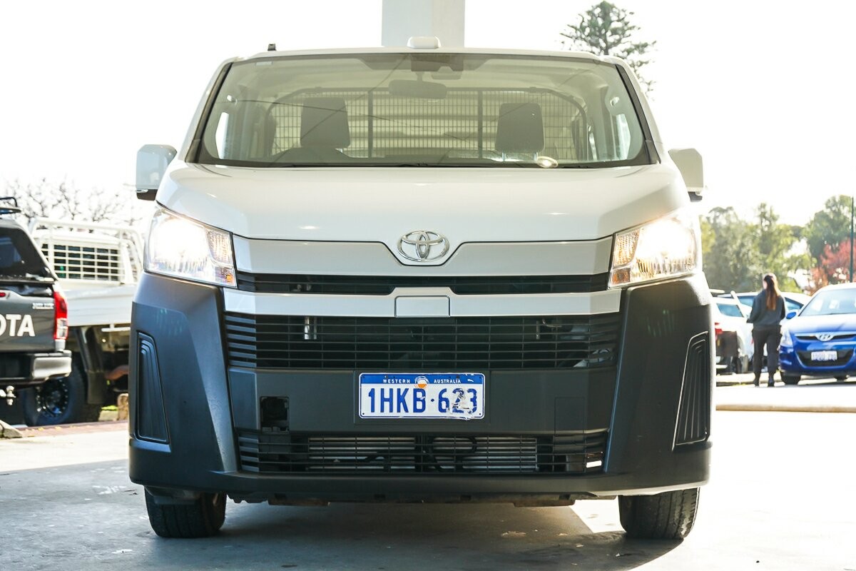 Toyota Hiace image 3