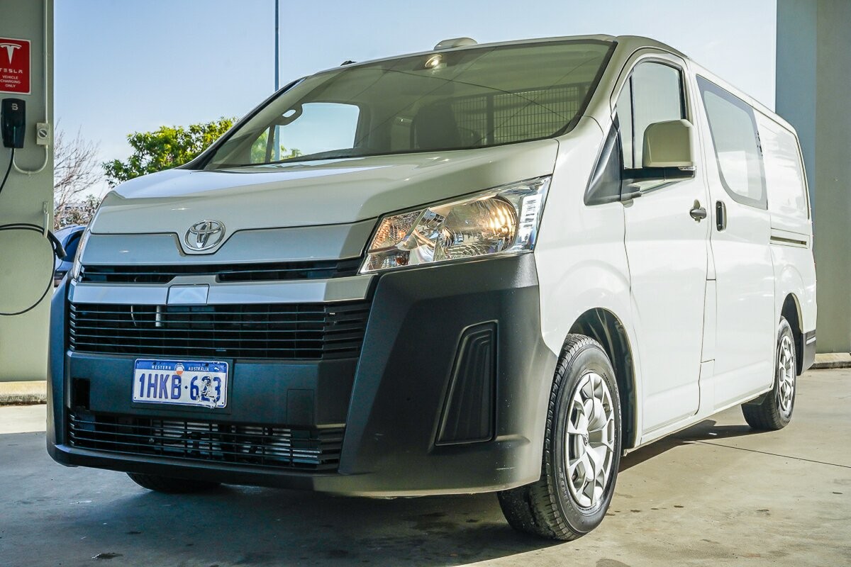 Toyota Hiace image 4