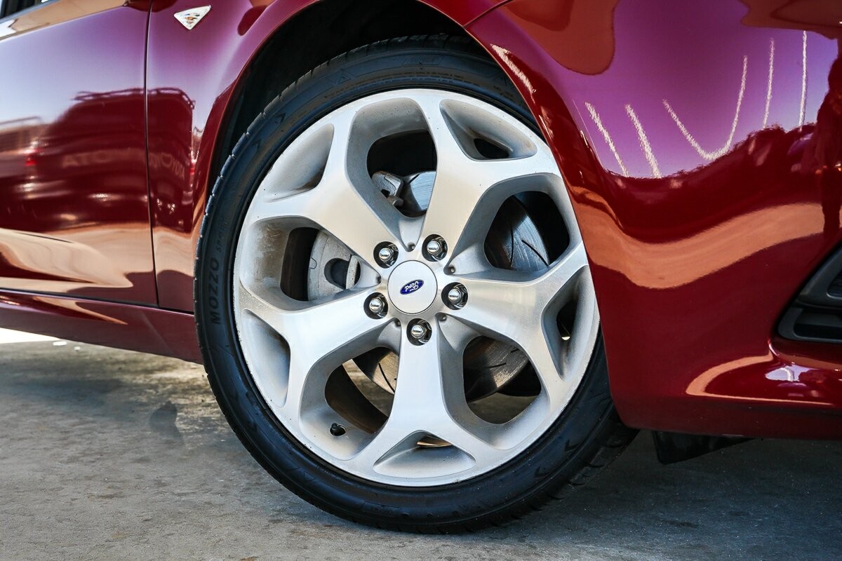 Ford Falcon image 2