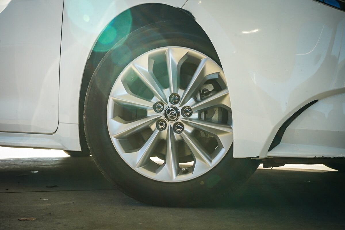 Toyota Corolla image 2