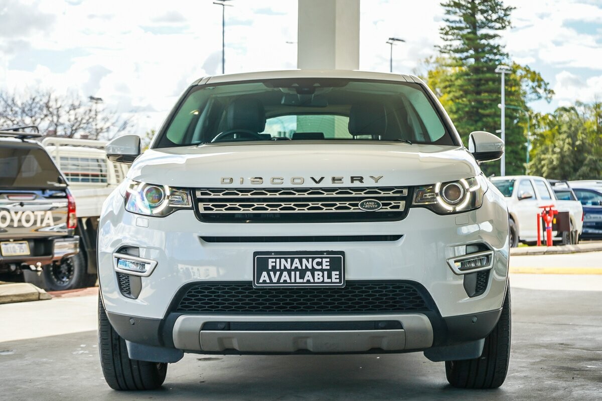 Land Rover Discovery Sport image 3