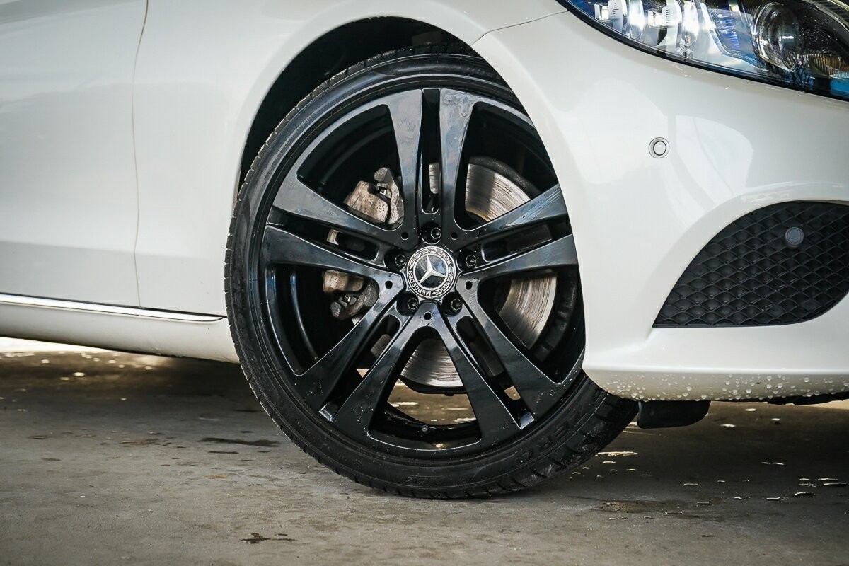 Mercedes Benz C-class image 2