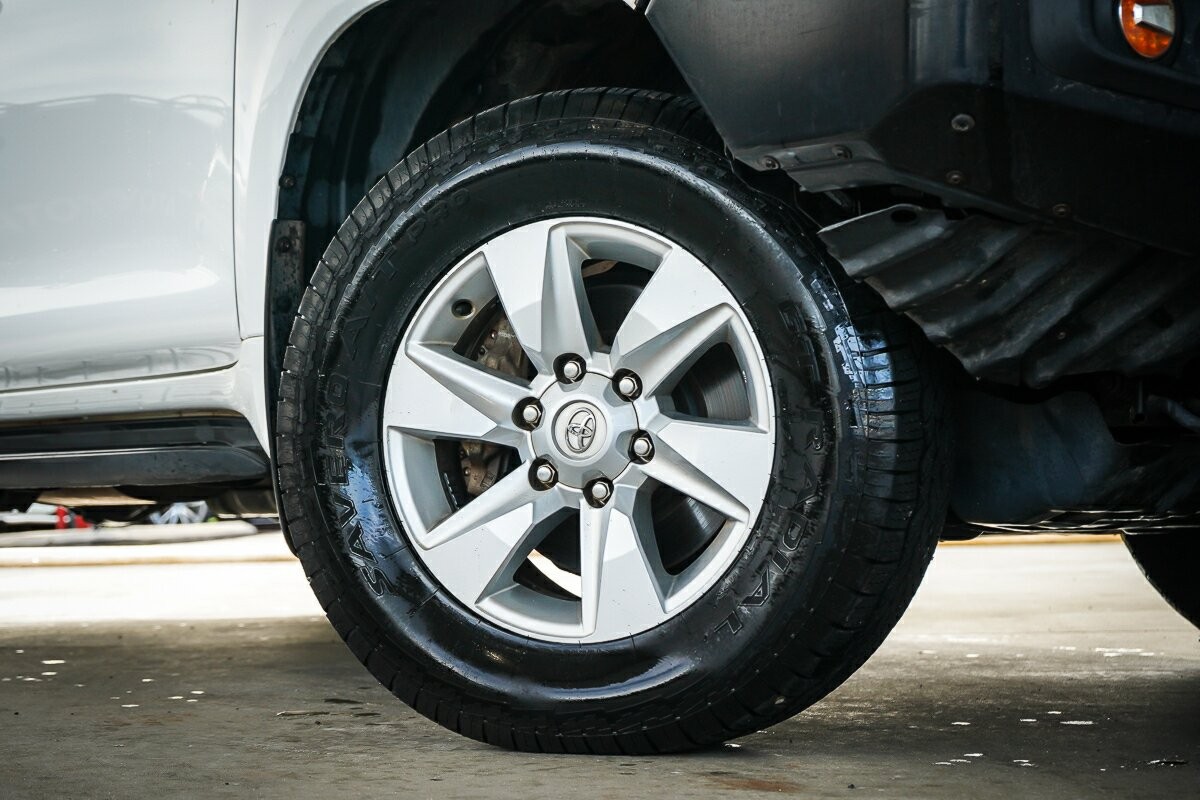 Toyota Landcruiser Prado image 2