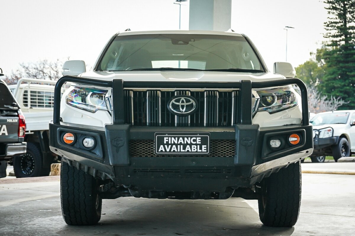 Toyota Landcruiser Prado image 3