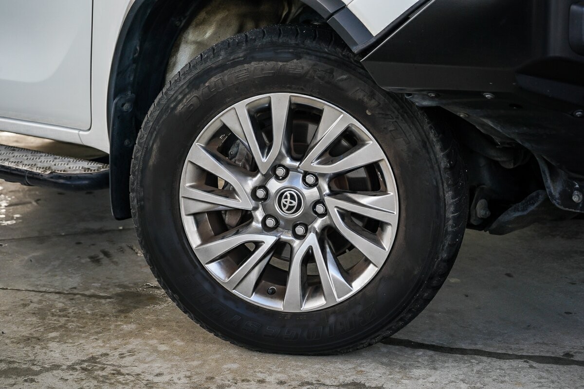 Toyota Fortuner image 2