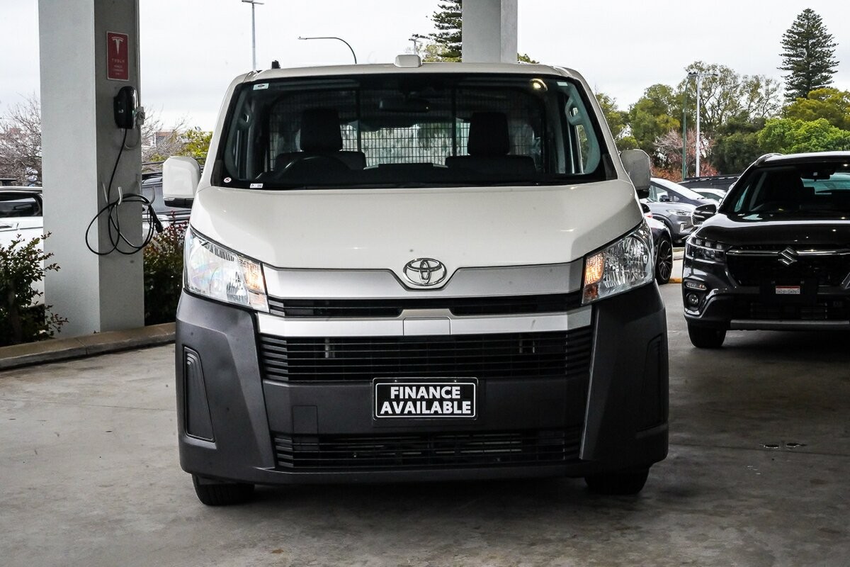 Toyota Hiace image 3