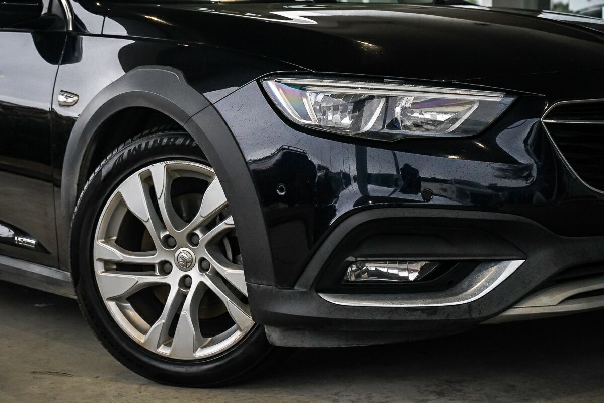 Holden Calais image 2
