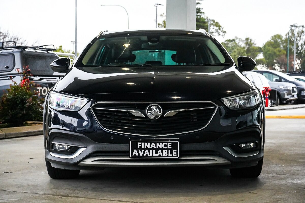 Holden Calais image 3