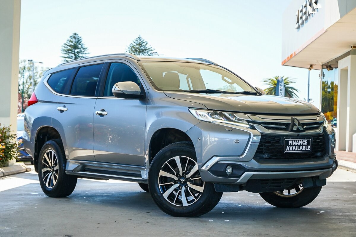 Mitsubishi Pajero Sport image 1