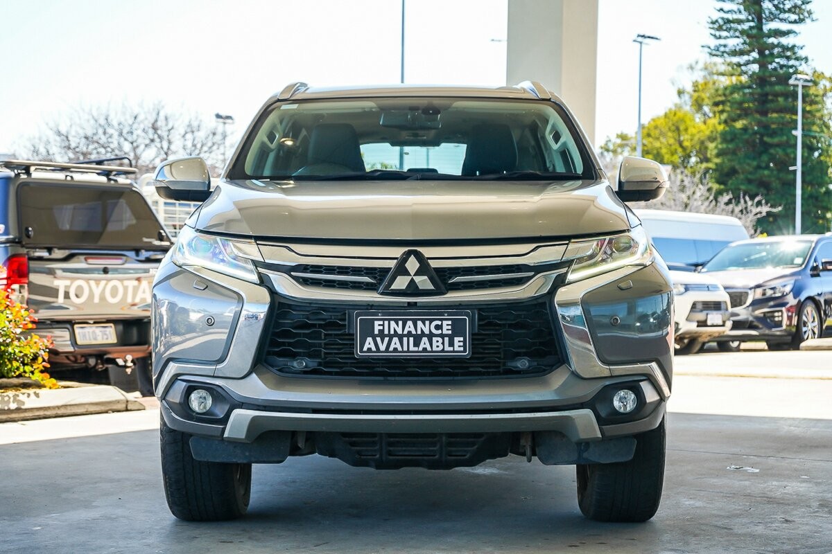 Mitsubishi Pajero Sport image 3