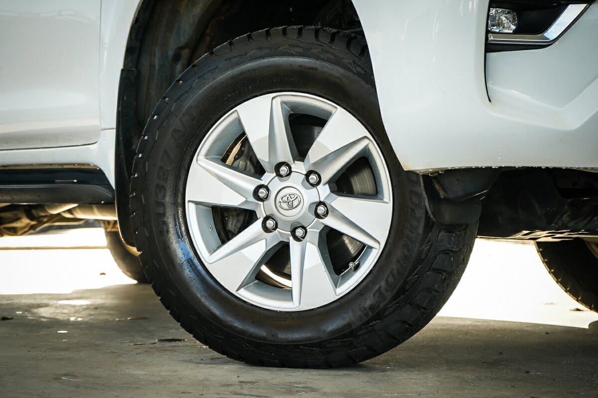 Toyota Landcruiser Prado image 2