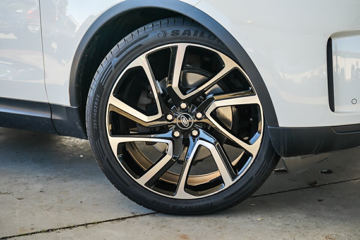 Land Rover Discovery image 2