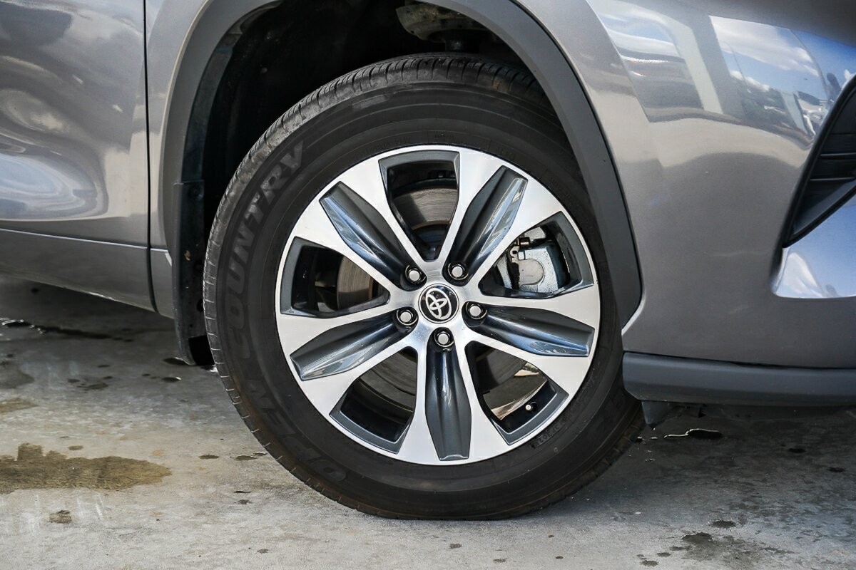 Toyota Kluger image 2
