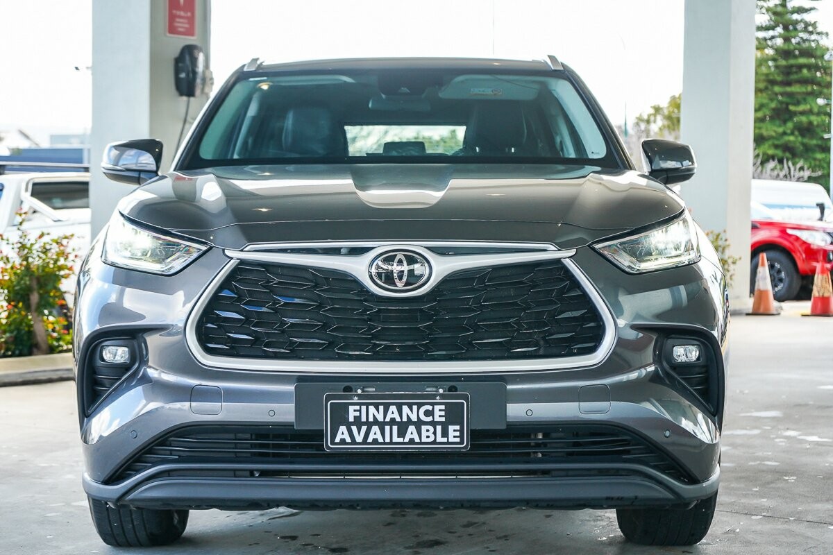 Toyota Kluger image 3