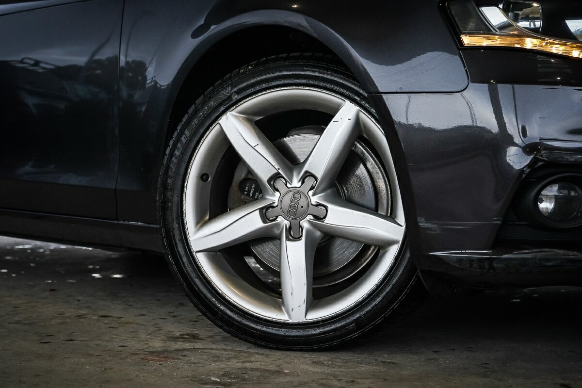 Audi A4 image 2