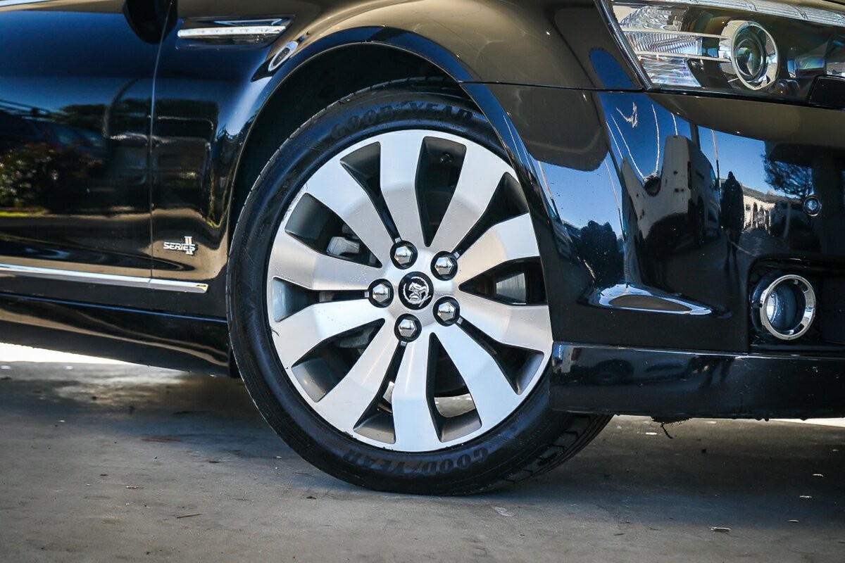 Holden Caprice image 2