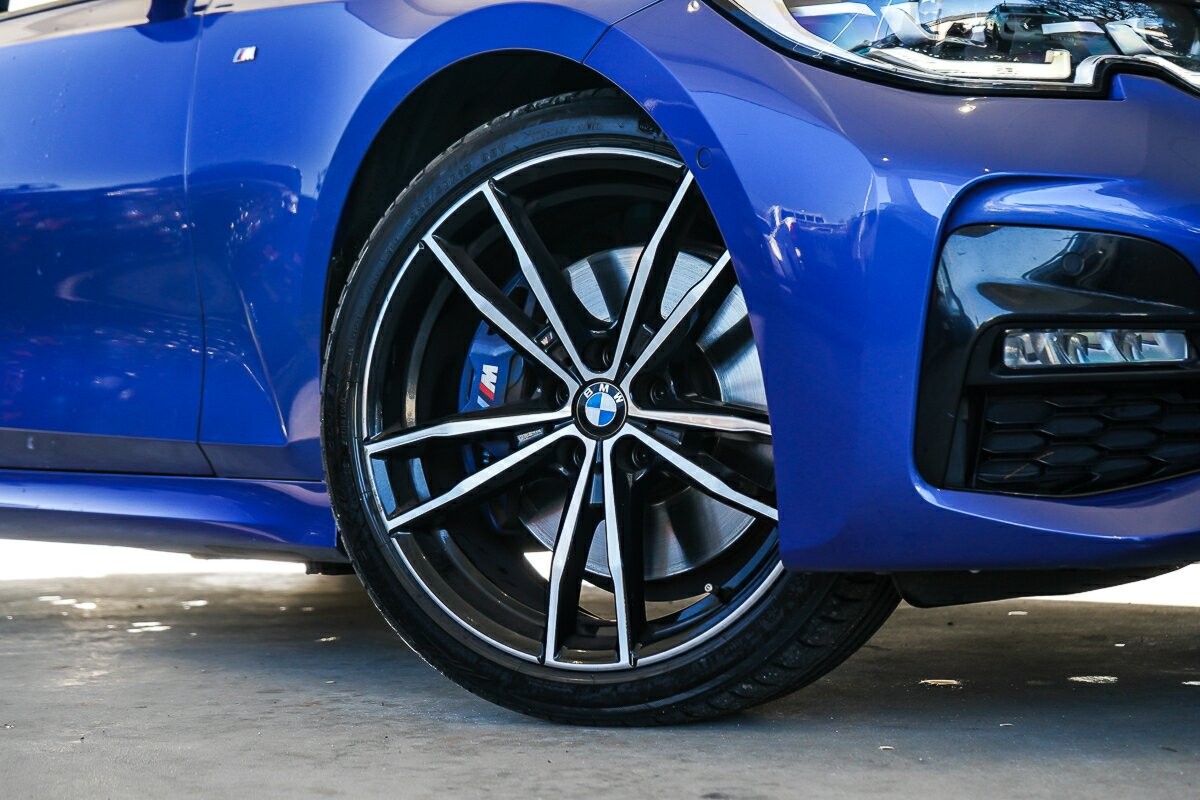 BMW 3 Series image 2