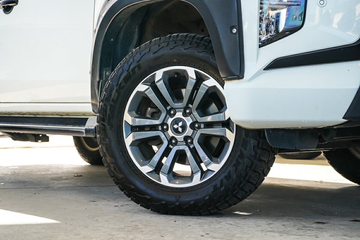Mitsubishi Triton image 2