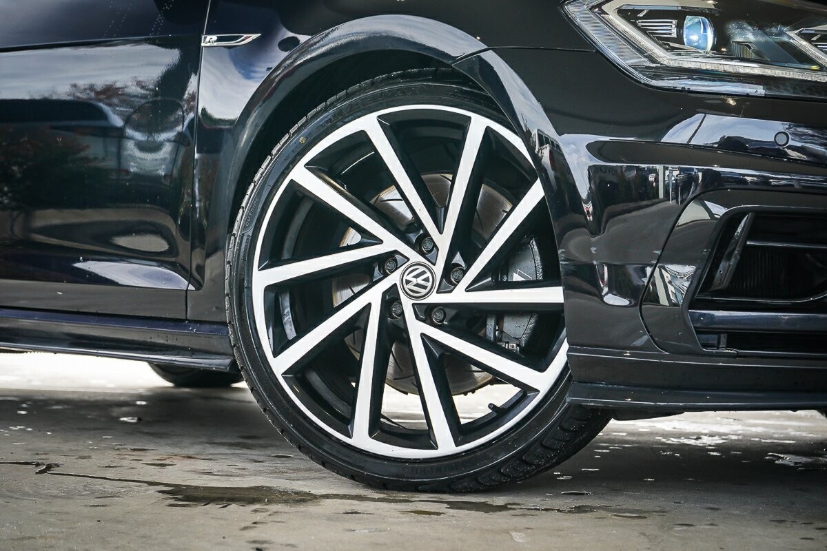 Volkswagen Golf image 2