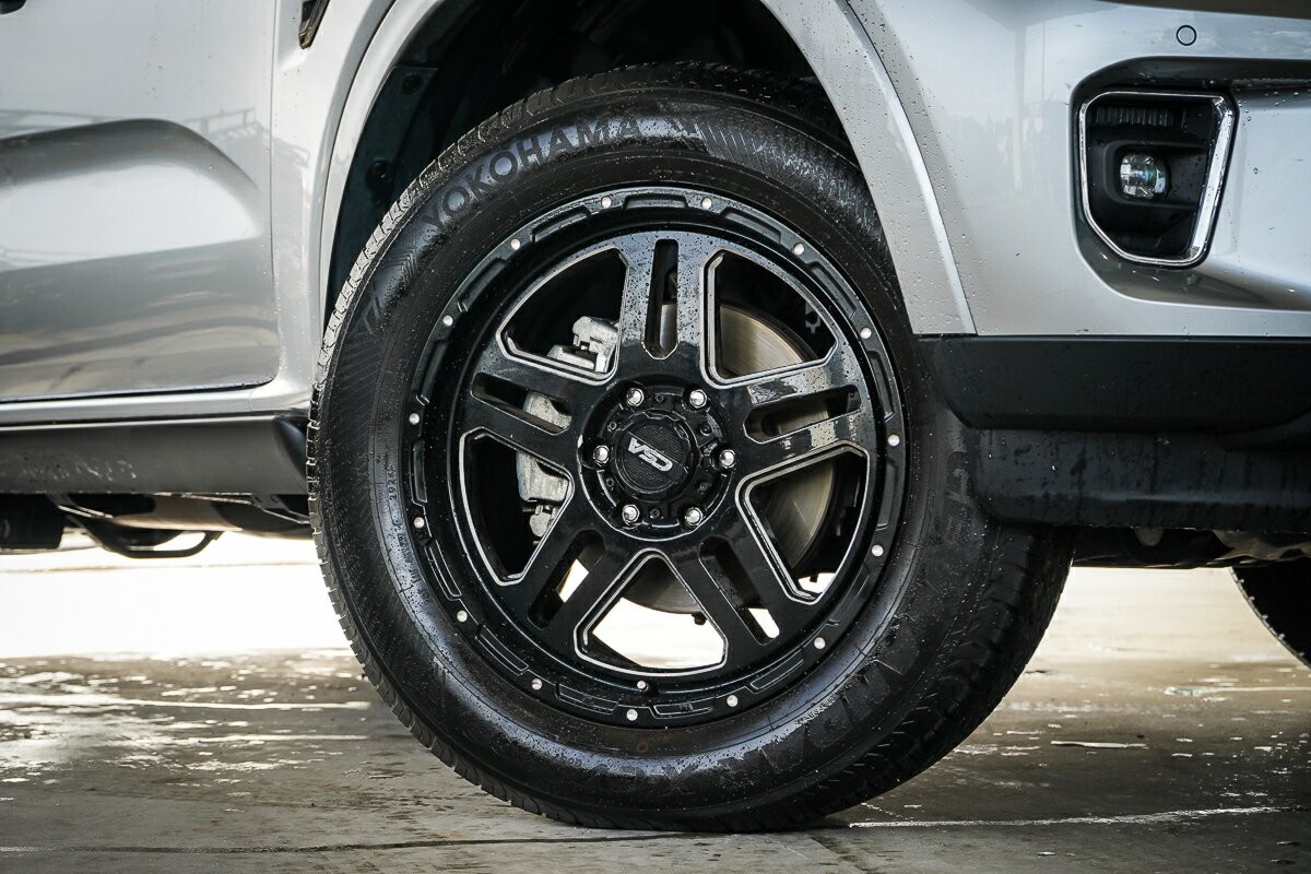 Ford Everest image 2