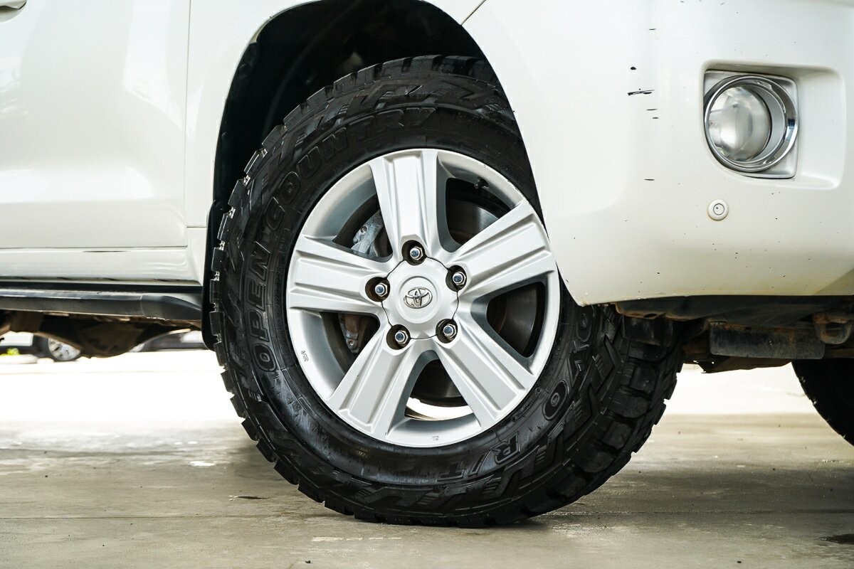 Toyota Landcruiser image 2