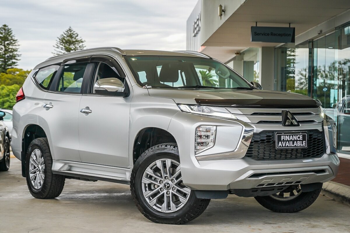 Mitsubishi Pajero Sport image 1