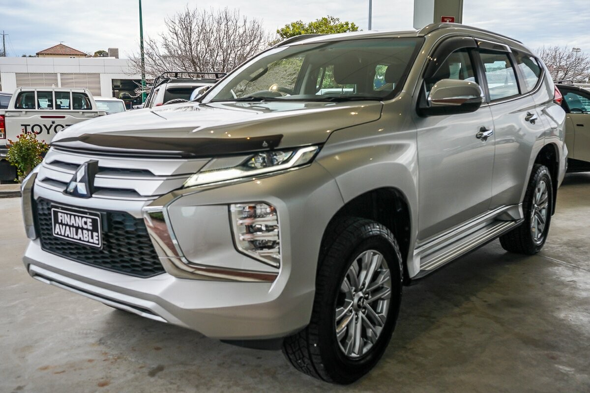 Mitsubishi Pajero Sport image 4