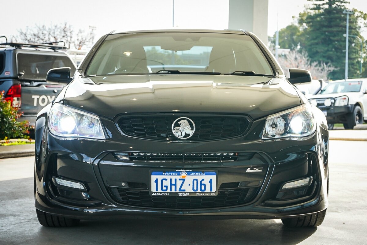 Holden Commodore image 3