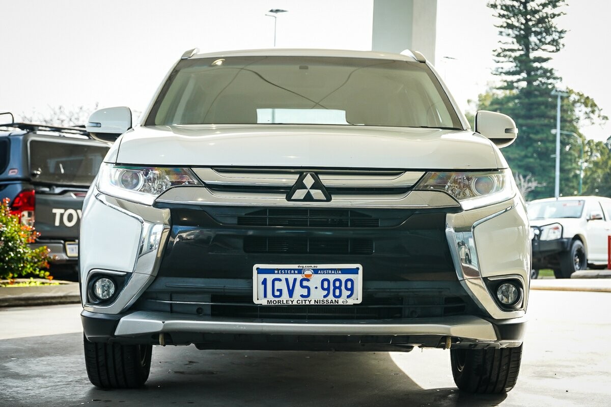 Mitsubishi Outlander image 3