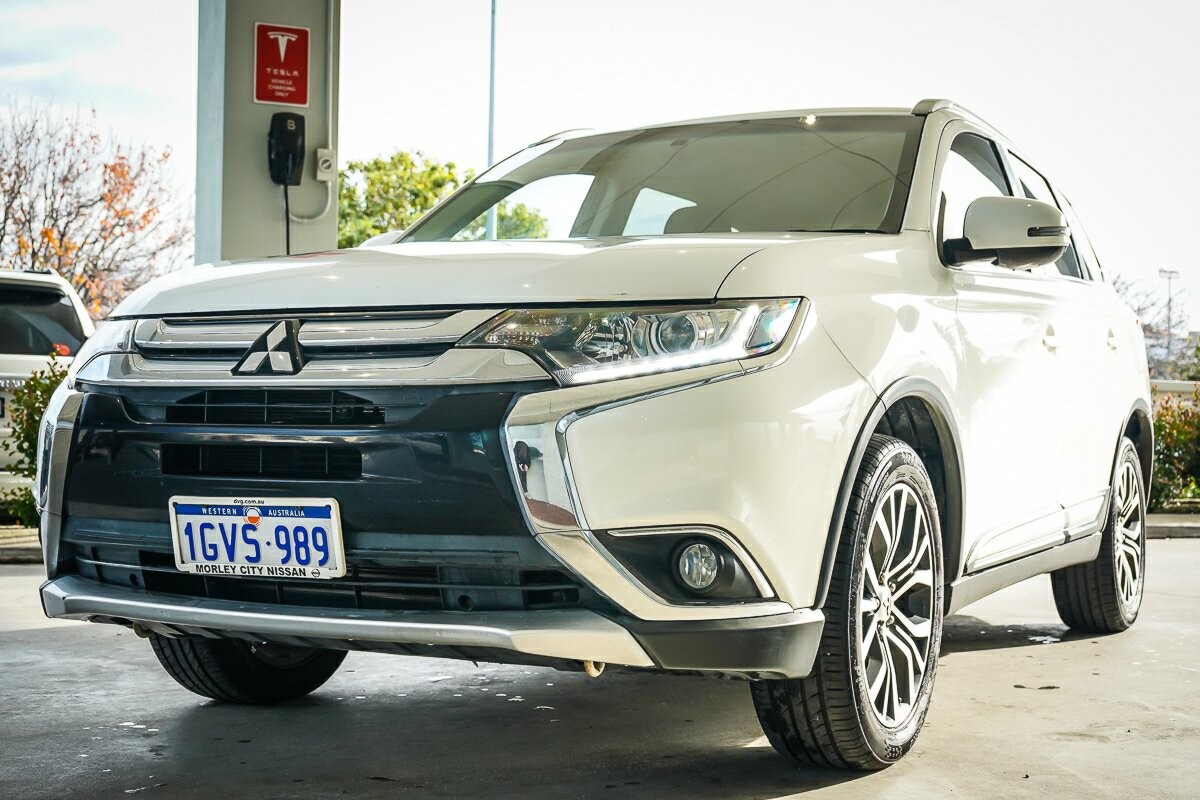 Mitsubishi Outlander image 4
