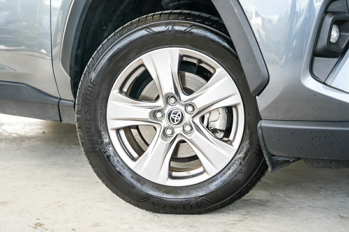 Toyota Rav4 image 2