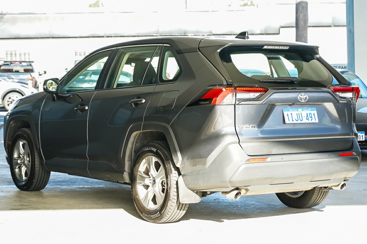 Toyota Rav4 image 4